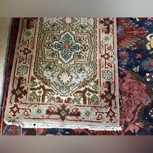 Hand tied wool scatter rug